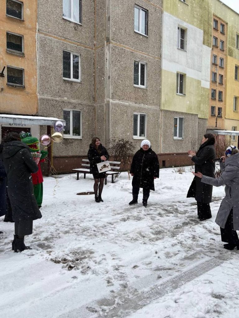 dcb696b2-2b9d-430e-b6d7-6b9da9751551